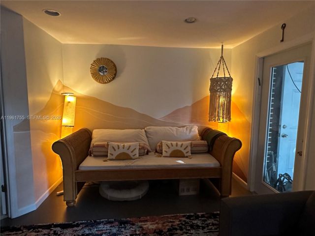 Дом в аренду по адресу 723 NE 62nd St TH-1 - фото 7437529