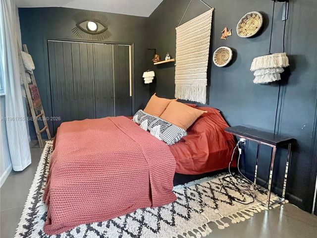 Дом в аренду по адресу 723 NE 62nd St TH-1 - фото 7437533