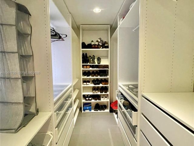 Дом в аренду по адресу 723 NE 62nd St TH-1 - фото 7437535