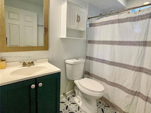 Дом в аренду по адресу 723 NE 62nd St TH-1 - фото 7437536