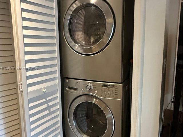 Дом в аренду по адресу 723 NE 62nd St TH-1 - фото 7437538