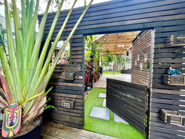 Дом в аренду по адресу 723 NE 62nd St TH-1 - фото 7437539