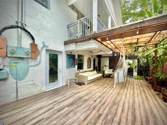 Дом в аренду по адресу 723 NE 62nd St TH-1 - фото 7437543