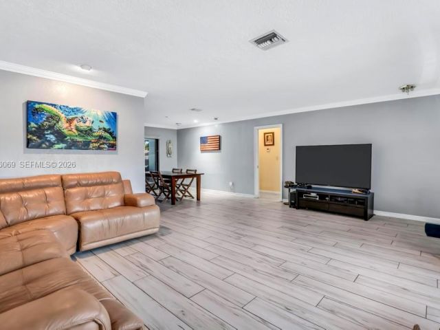 Продажа дома по адресу 5201 Jefferson St - фото 7536005