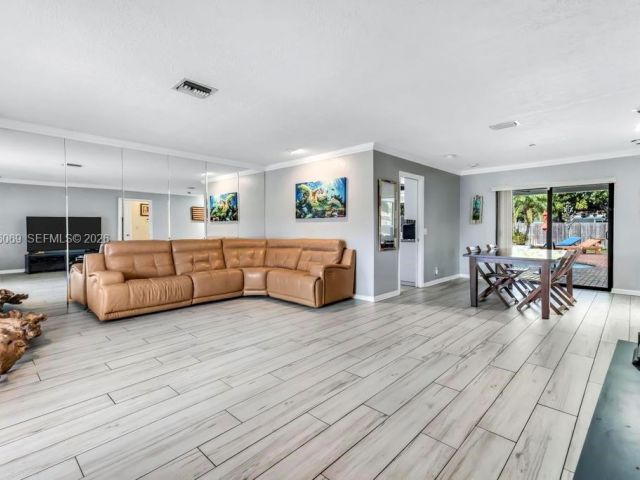 Продажа дома по адресу 5201 Jefferson St - фото 7536006