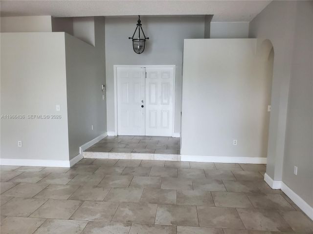 Дом в аренду по адресу 1821 SE 14th Cir 0 - фото 7441323