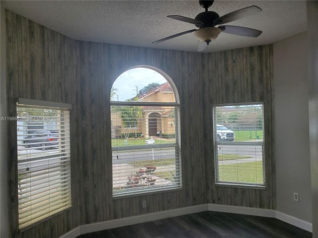 Дом в аренду по адресу 1821 SE 14th Cir 0 - фото 7441333