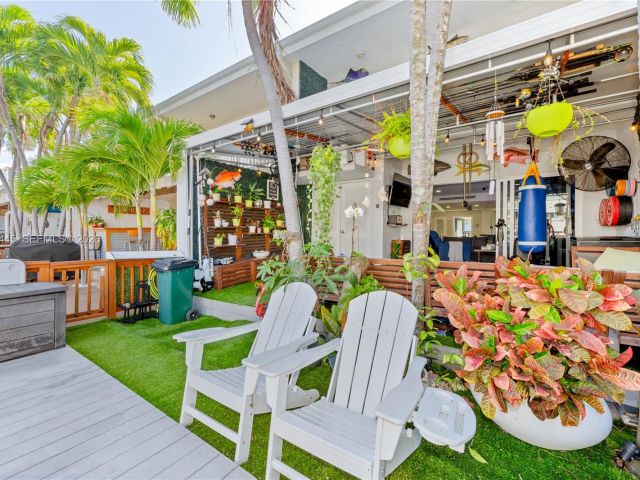 Дом в аренду по адресу 3793 NE 170th St A-3 - фото 7529909