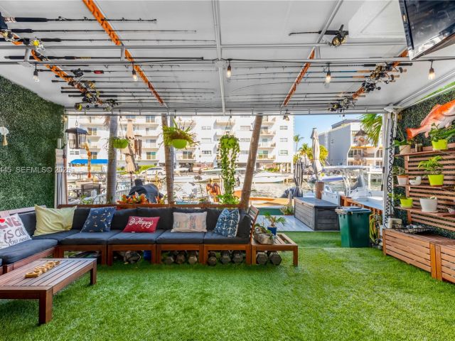 Дом в аренду по адресу 3793 NE 170th St A-3 - фото 7529911