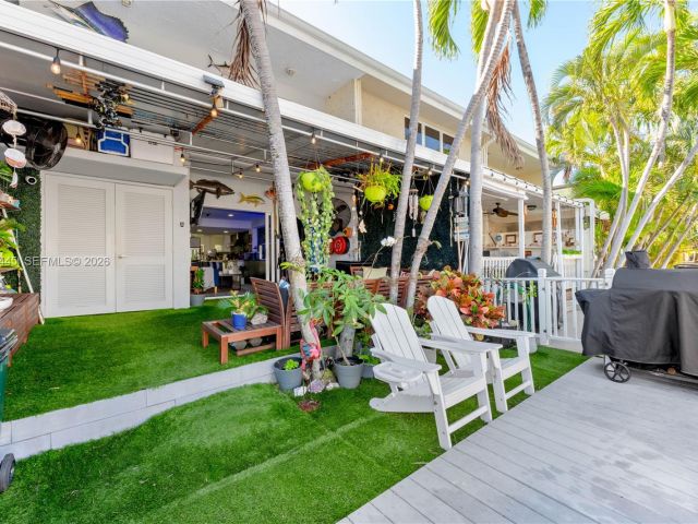 Дом в аренду по адресу 3793 NE 170th St A-3 - фото 7529912