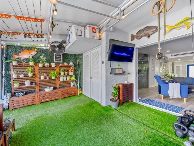 Дом в аренду по адресу 3793 NE 170th St A-3 - фото 7529913