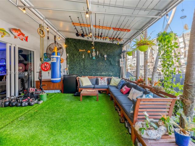 Дом в аренду по адресу 3793 NE 170th St A-3 - фото 7529914