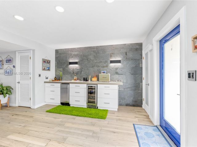 Дом в аренду по адресу 3793 NE 170th St A-3 - фото 7529917