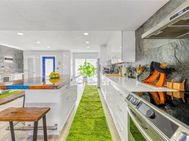 Дом в аренду по адресу 3793 NE 170th St A-3 - фото 7529922