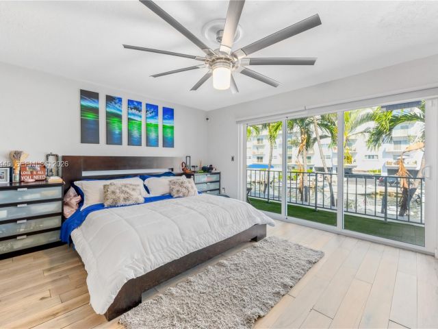 Дом в аренду по адресу 3793 NE 170th St A-3 - фото 7529926