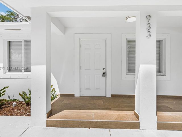 Продажа дома по адресу 933 NW 50th St - фото 7437302