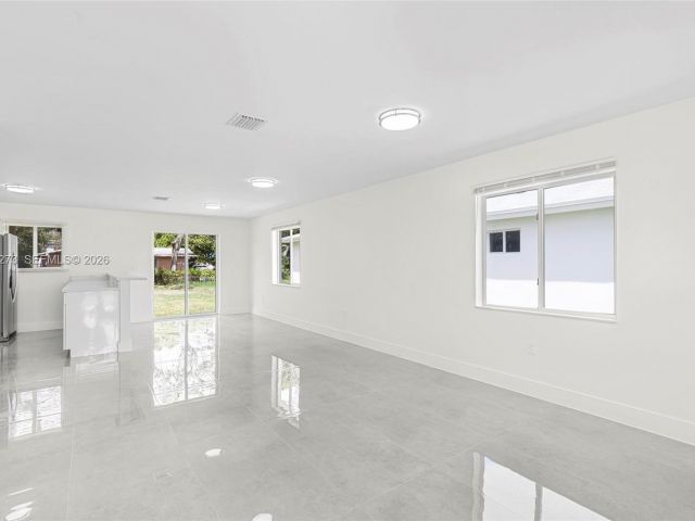 Продажа дома по адресу 933 NW 50th St - фото 7437303