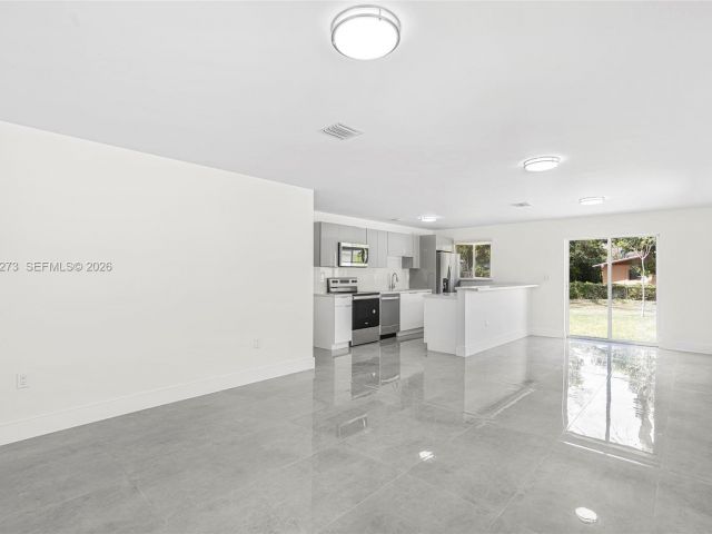 Продажа дома по адресу 933 NW 50th St - фото 7437304