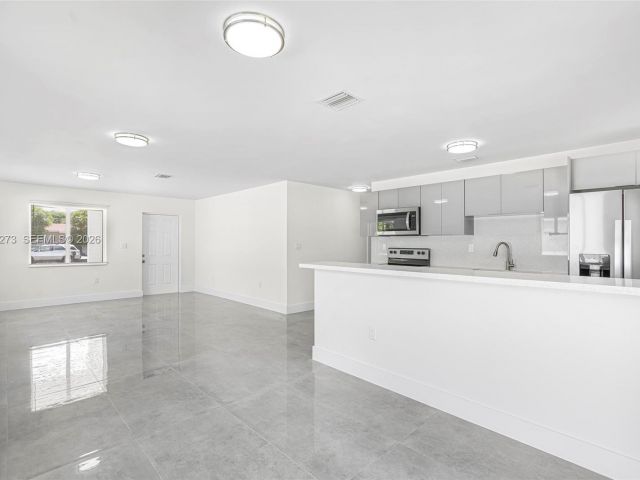 Продажа дома по адресу 933 NW 50th St - фото 7437305