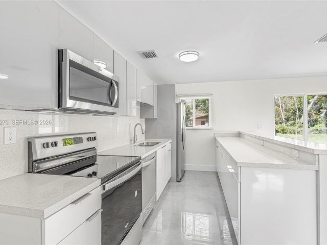Продажа дома по адресу 933 NW 50th St - фото 7437307