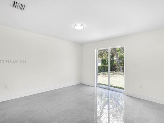 Продажа дома по адресу 933 NW 50th St - фото 7437310