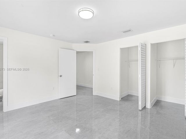 Продажа дома по адресу 933 NW 50th St - фото 7437311