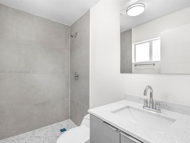 Продажа дома по адресу 933 NW 50th St - фото 7437312