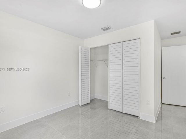 Продажа дома по адресу 933 NW 50th St - фото 7437314
