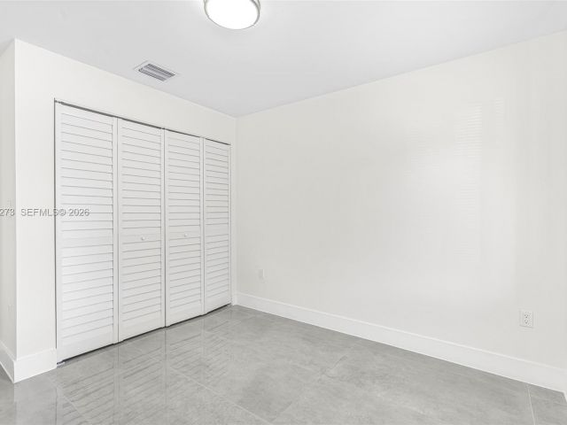 Продажа дома по адресу 933 NW 50th St - фото 7437316