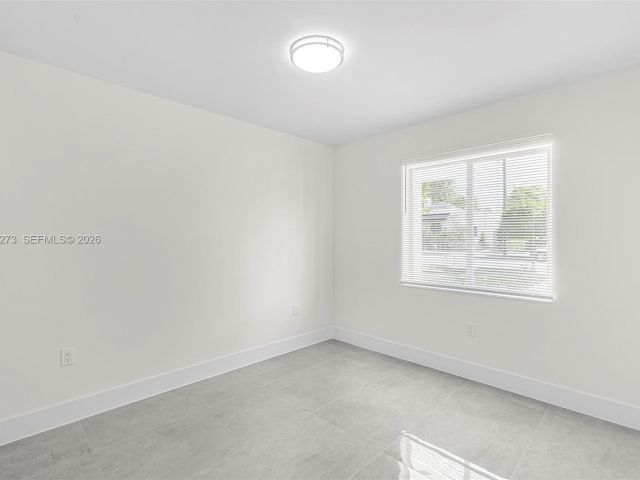 Продажа дома по адресу 933 NW 50th St - фото 7437318