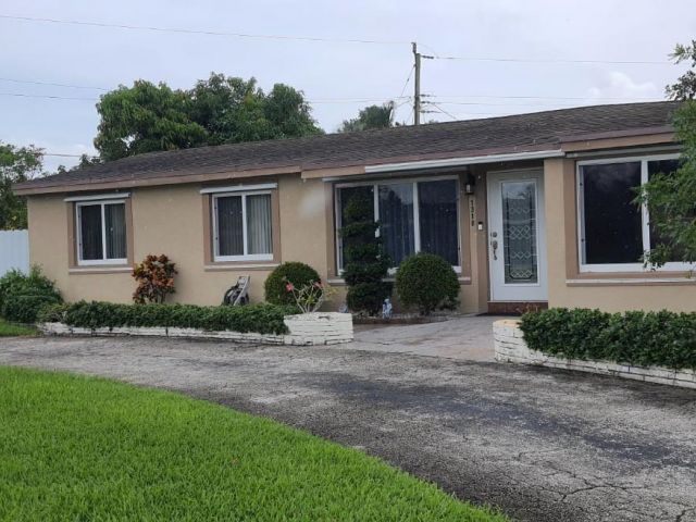 Продажа дома по адресу 1318 SW 49th Ter - фото 7483497