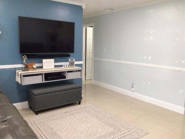 Продажа дома по адресу 1318 SW 49th Ter - фото 7483502