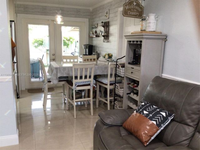 Продажа дома по адресу 1318 SW 49th Ter - фото 7483506