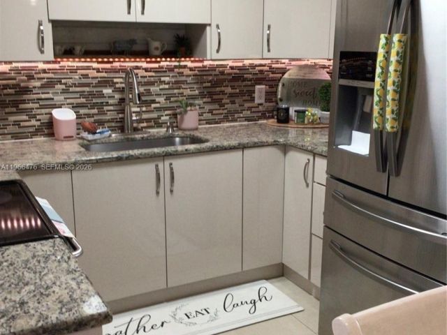 Продажа дома по адресу 1318 SW 49th Ter - фото 7483509