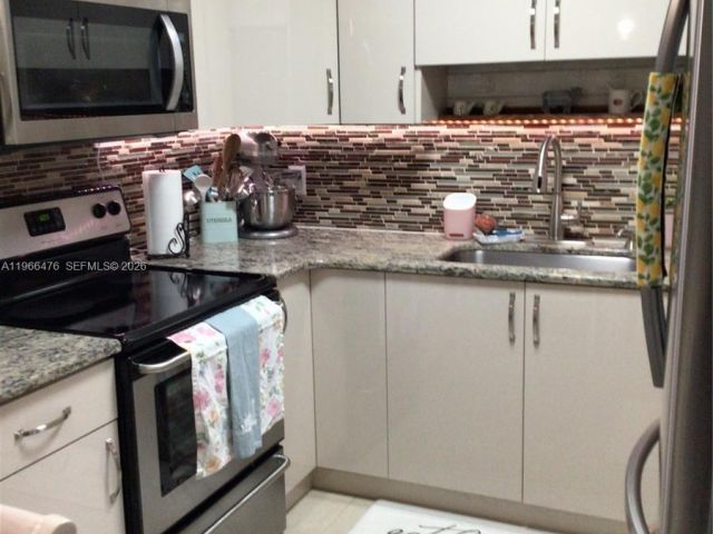 Продажа дома по адресу 1318 SW 49th Ter - фото 7483511