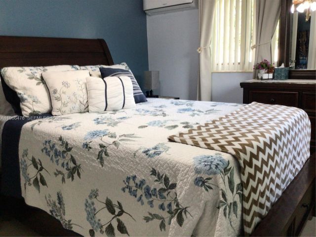 Продажа дома по адресу 1318 SW 49th Ter - фото 7483517