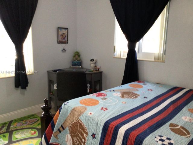 Продажа дома по адресу 1318 SW 49th Ter - фото 7483519