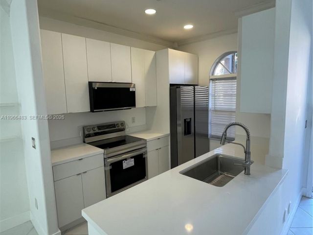 Дом в аренду по адресу 703 NE 195th St 703 - фото 7438148