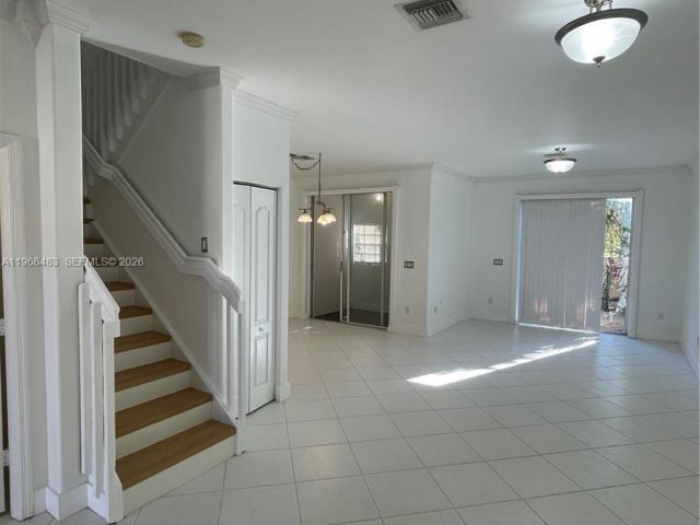 Дом в аренду по адресу 703 NE 195th St 703 - фото 7438151