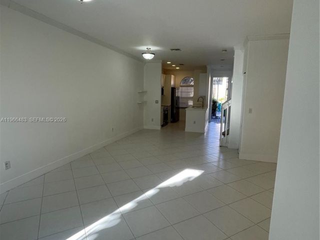 Дом в аренду по адресу 703 NE 195th St 703 - фото 7438152