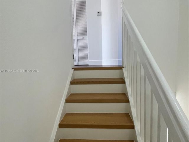 Дом в аренду по адресу 703 NE 195th St 703 - фото 7438153