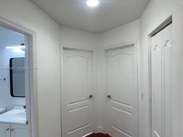 Дом в аренду по адресу 703 NE 195th St 703 - фото 7438154