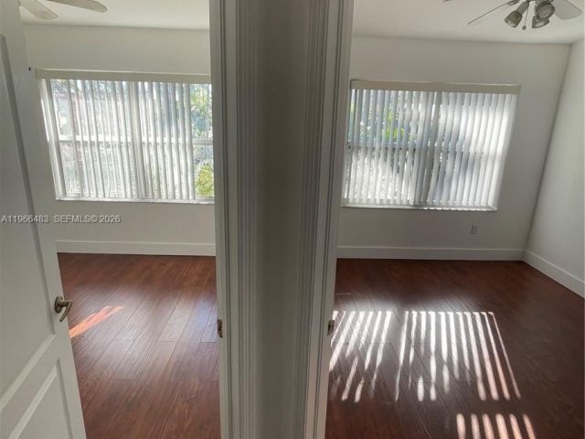 Дом в аренду по адресу 703 NE 195th St 703 - фото 7438155