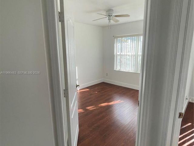 Дом в аренду по адресу 703 NE 195th St 703 - фото 7438156