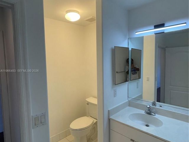 Дом в аренду по адресу 703 NE 195th St 703 - фото 7438160