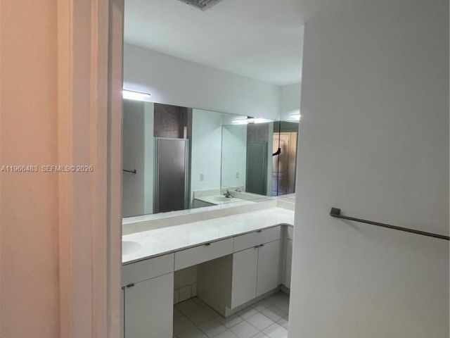 Дом в аренду по адресу 703 NE 195th St 703 - фото 7438162