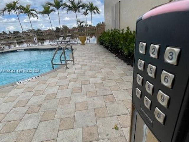 Дом в аренду по адресу 703 NE 195th St 703 - фото 7438165