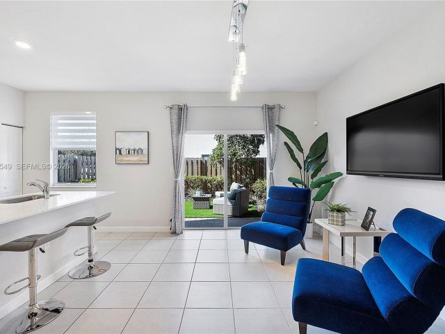 Продажа дома по адресу 2361 NW 125th St - фото 7438674