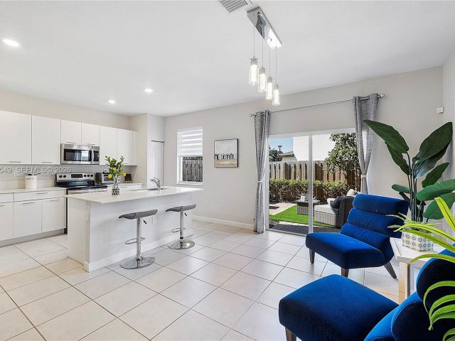 Продажа дома по адресу 2361 NW 125th St - фото 7438675