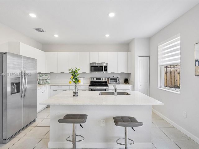 Продажа дома по адресу 2361 NW 125th St - фото 7438676